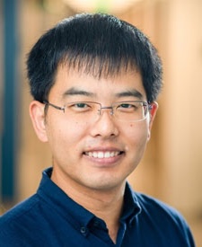 Chen Ran is a man with short dark hair and wearing glasses.